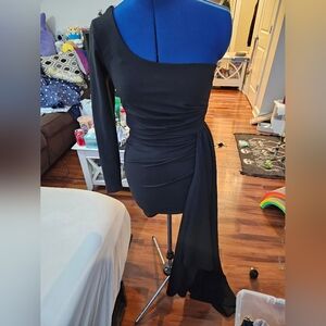 One sleeve black dress mini